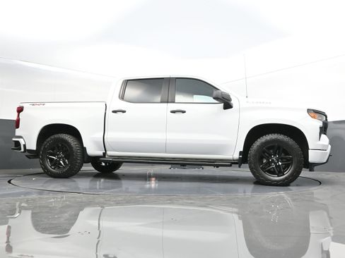 Used 2022 Chevrolet Silverado 1500 Custom image 42