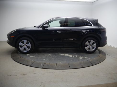 Used 2023 Porsche Cayenne AWD/4WD image 2