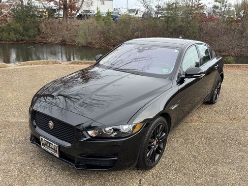Used 2019 Jaguar XE Prestige image 12
