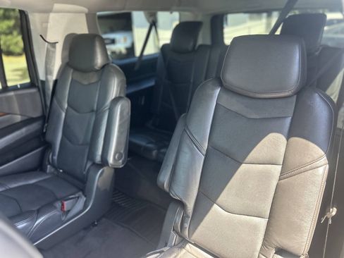 Used 2020 Cadillac Escalade ESV Luxury RWD image 20