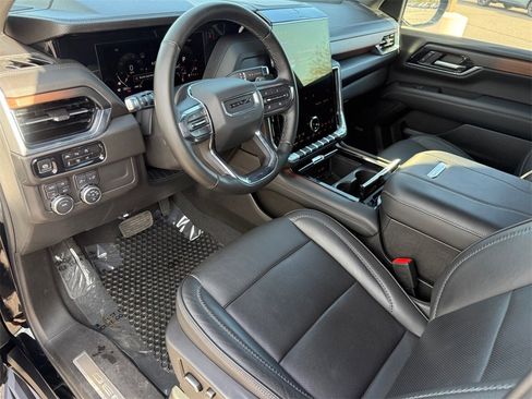 Used 2025 GMC Yukon XL Denali image 9