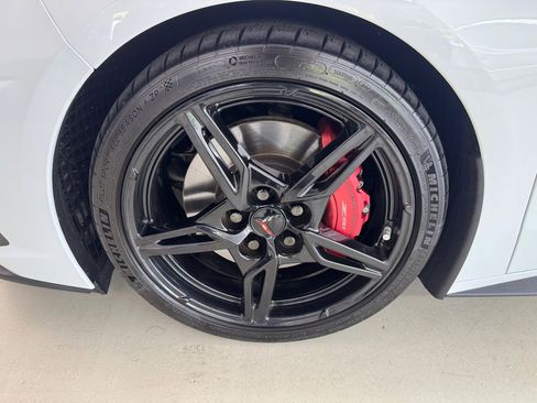 Used 2021 Chevrolet Corvette Stingray 3LT w/ Z51 Performance Package image 31