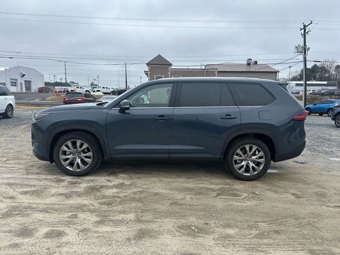 Used 2025 Toyota Grand Highlander AWD image 2