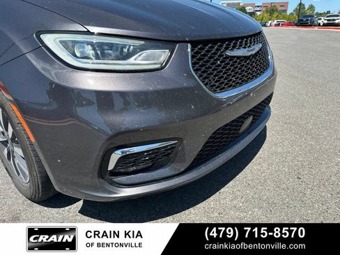 Used 2022 Chrysler Pacifica Touring-L FWD image 9