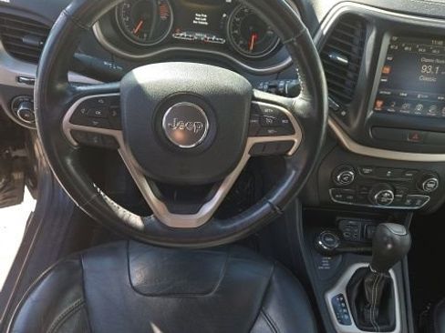 Used 2016 Jeep Cherokee Limited image 3