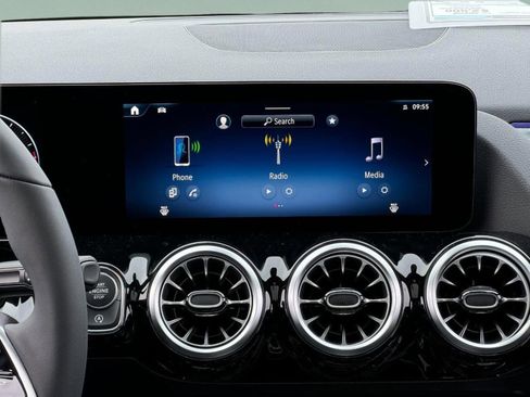 New 2026 Mercedes-Benz GLA 250 4MATIC image 18