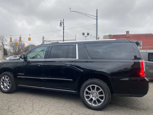 Used 2015 GMC Yukon XL Denali w/ Premium Package image 32