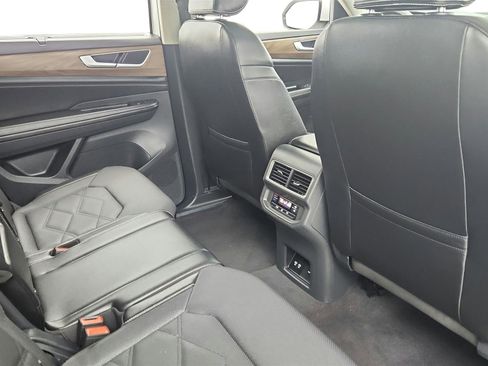 Used 2024 Volkswagen Atlas SE image 37