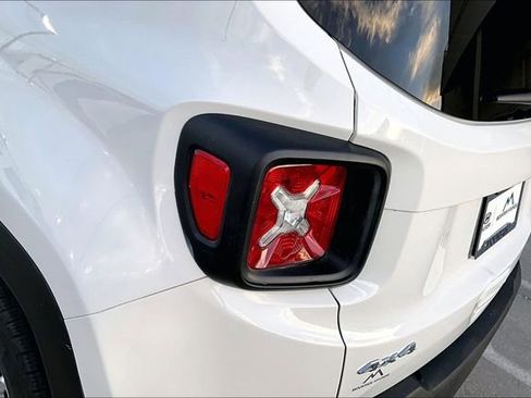 Used 2023 Jeep Renegade Latitude AWD/4WD image 30