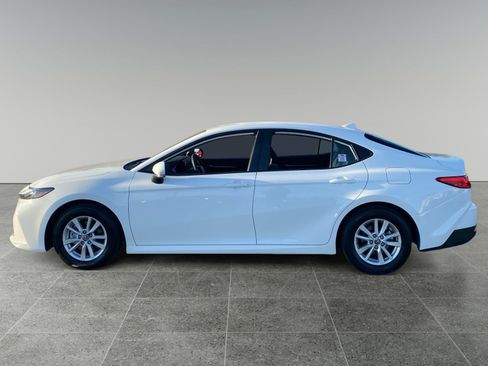 Used 2025 Toyota Camry LE image 2