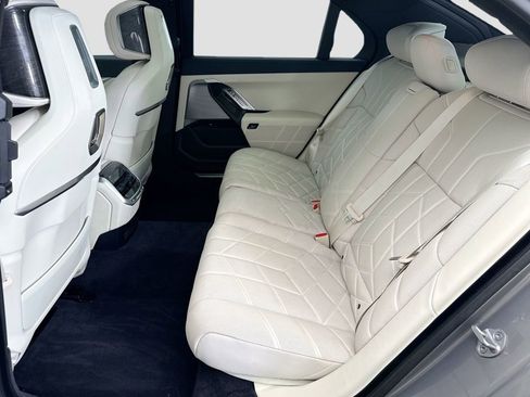 Certified 2024 BMW i7 xDrive60 image 20