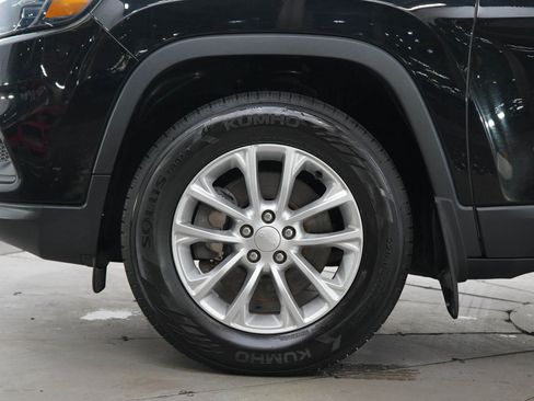Used 2019 Jeep Cherokee Latitude w/ Cold Weather Group AWD/4WD image 27