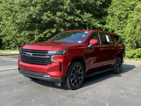 Used 2022 Chevrolet Suburban RST w/ Luxury Package AWD/4WD image 5