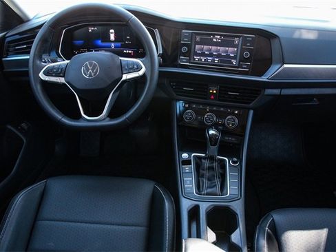 Used 2024 Volkswagen Jetta SE image 32
