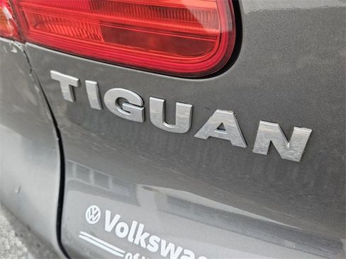 Used 2016 Volkswagen Tiguan S image 11