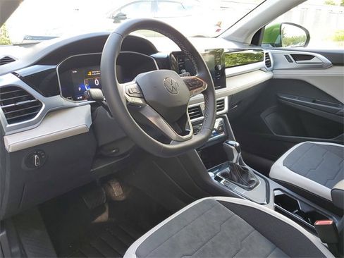 New 2025 Volkswagen Taos SE image 18