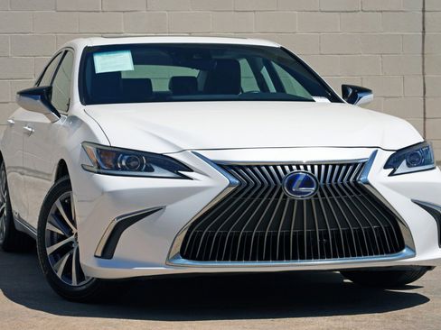 Used 2021 Lexus ES 300h w/ Accessory Package 2 image 2