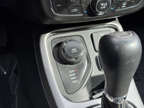Used 2021 Jeep Compass Latitude AWD/4WD image 13