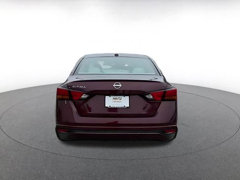 Used 2025 Nissan Altima 2.5 SV image 11