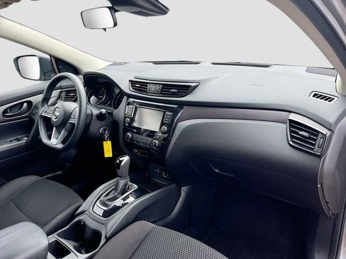 Used 2020 Nissan Rogue Sport S image 26