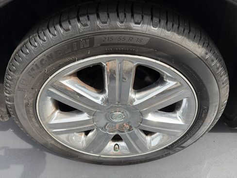 Used 2010 Chrysler Sebring Limited FWD image 9