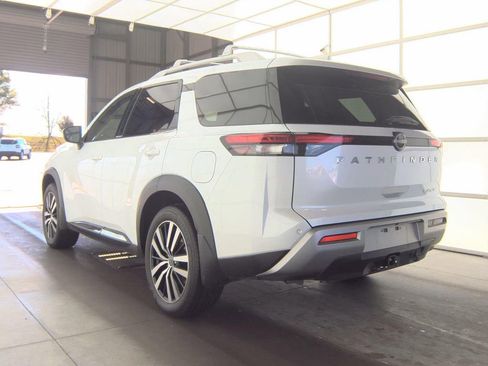 Used 2025 Nissan Pathfinder Platinum image 6