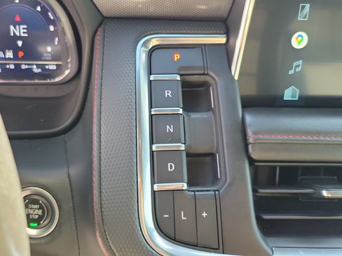 Used 2022 Chevrolet Suburban RST w/ Sport Performance Package AWD/4WD image 16