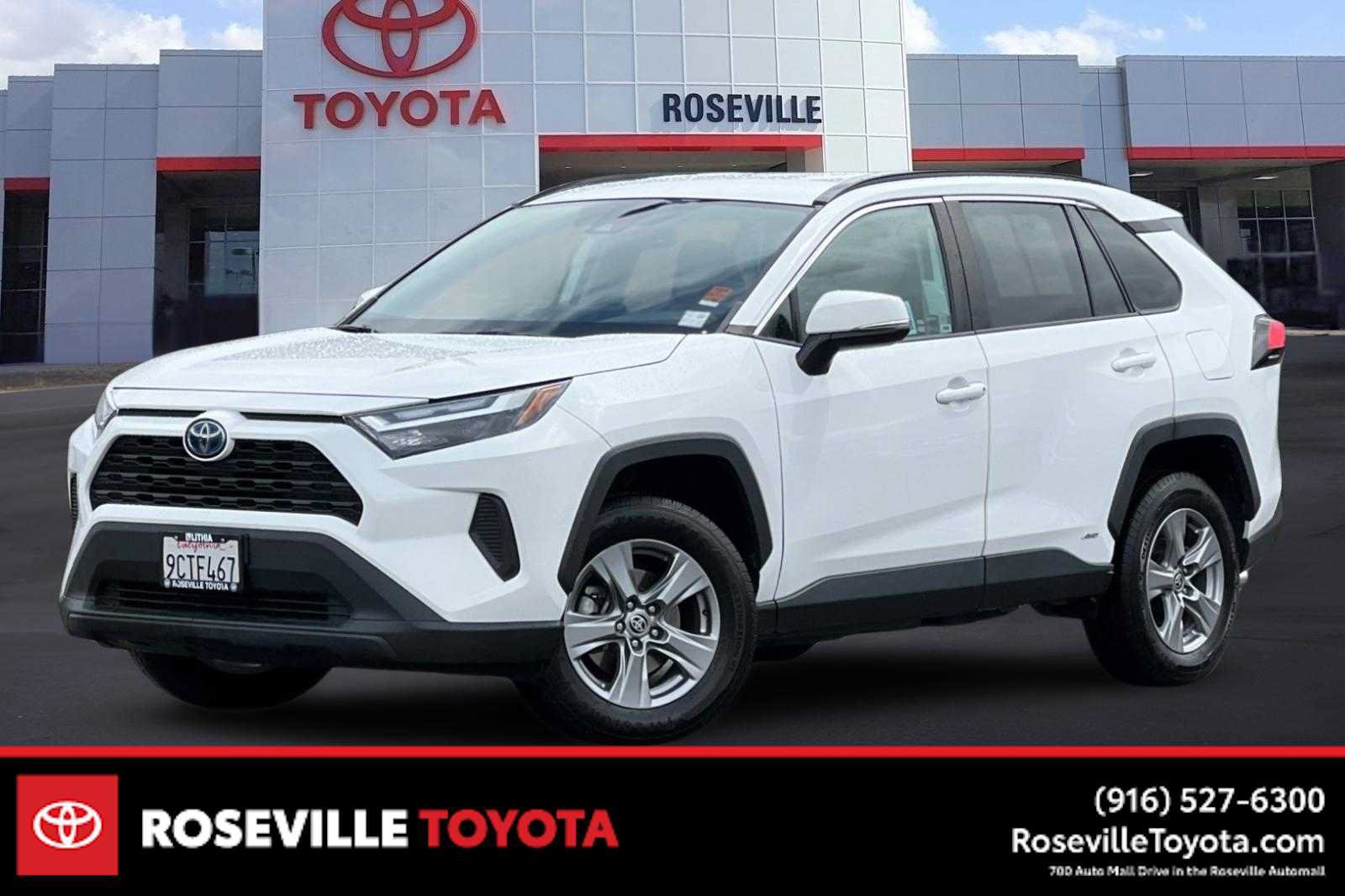 Used 2022 Toyota RAV4 XLE AWD/4WD image 1