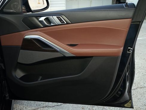 Used 2025 BMW X6 xDrive40i w/ Executive Package image 27