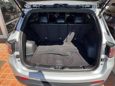 Used 2025 Jeep Compass Limited image 32