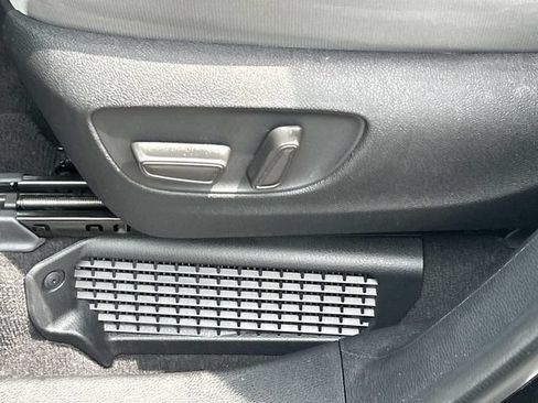 Used 2026 Toyota Sienna LE FWD image 17