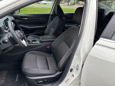 Used 2025 Nissan Altima 2.5 SV FWD image 31
