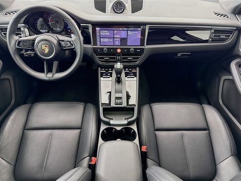 Certified 2025 Porsche Macan AWD/4WD image 28