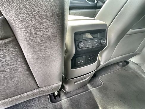 Certified 2021 GMC Acadia SLT w/ Preferred Package image 21