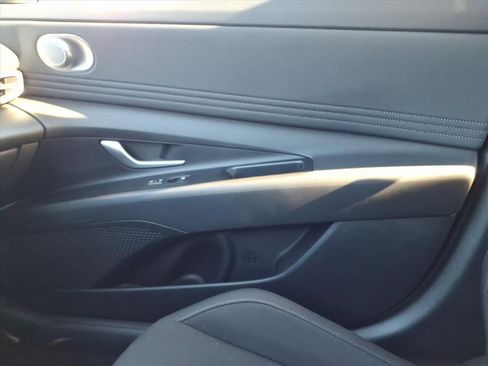 Used 2025 Hyundai Elantra SEL image 27
