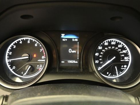 Used 2023 Toyota Camry SE image 3