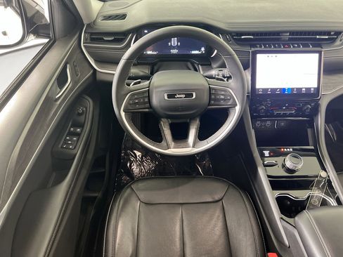 Used 2023 Jeep Grand Cherokee Limited image 19