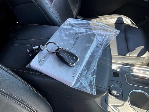 Used 2020 Chevrolet Traverse LT w/ LT Premium Package image 15