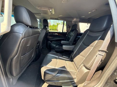 Used 2015 Cadillac Escalade Luxury AWD/4WD image 27