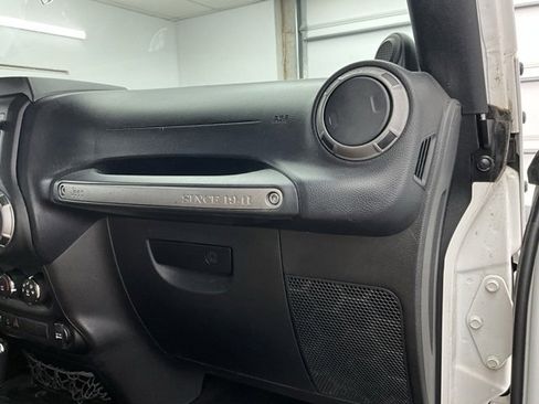 Used 2013 Jeep Wrangler Unlimited Sport image 10