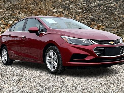 Used 2018 Chevrolet Cruze LT image 9