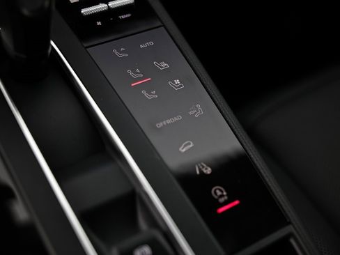 Certified 2025 Porsche Macan image 45