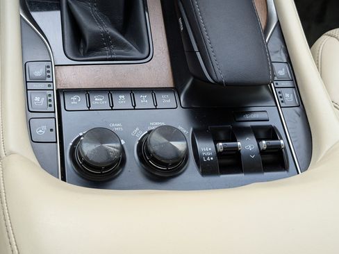 Used 2017 Lexus LX 570 4WD image 25