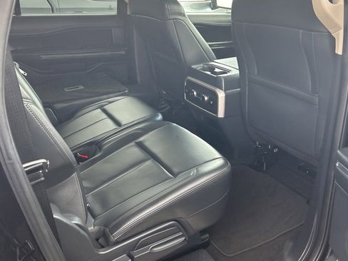 Used 2024 Ford Expedition Max XLT image 7