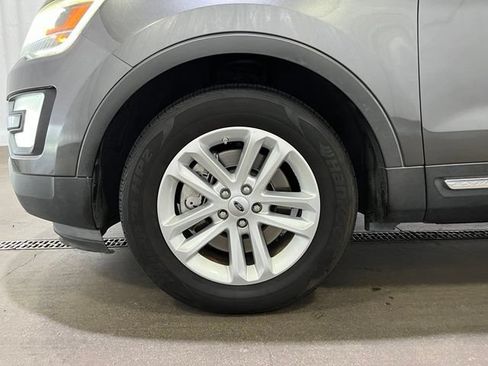 Used 2017 Ford Explorer XLT w/ Equipment Group 202A FWD image 25