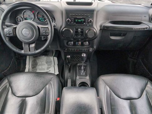 Used 2017 Jeep Wrangler Unlimited Sahara image 17