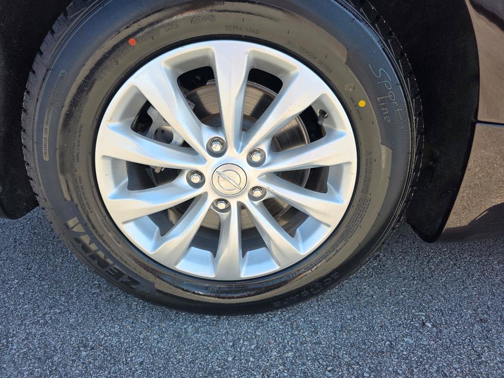 Used 2018 Chrysler Pacifica LX w/ Tire & Wheel Group FWD image 18