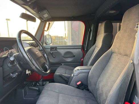 Used 2005 Jeep Wrangler Rubicon AWD/4WD image 13