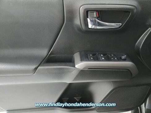 Used 2022 Toyota Tacoma TRD Sport image 15