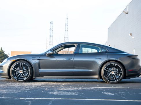 Used 2025 Porsche Taycan image 12